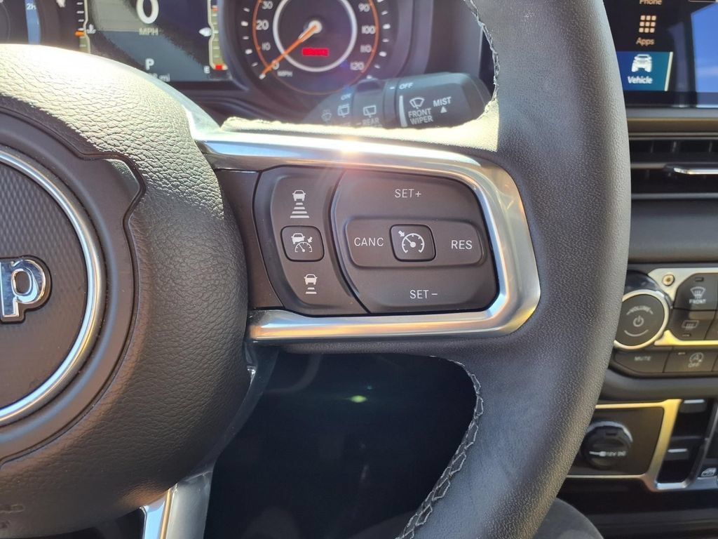 Used 2026 Jeep Wrangler Unlimited Sahara AWD/4WD image 14