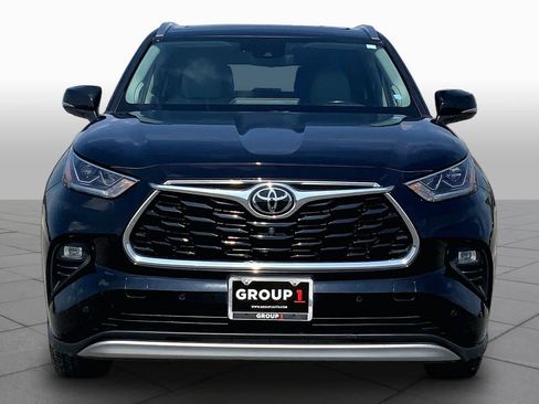 Used 2021 Toyota Highlander Platinum FWD image 4