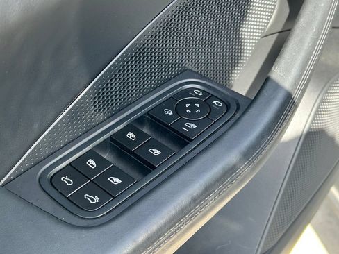 Used 2025 Porsche Macan 4S Electric AWD/4WD image 23