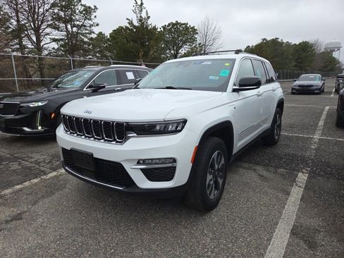 Used 2022 Jeep Grand Cherokee Limited 4xe image 2