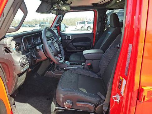 Used 2025 Jeep Wrangler Unlimited Rubicon 4xe w/ Safety Group AWD/4WD image 5