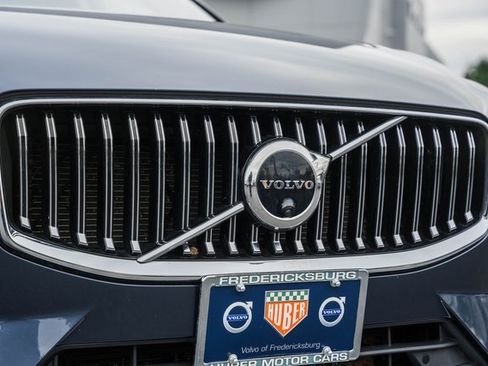 Used 2023 Volvo XC60 B5 Ultimate w/ Climate Package image 11