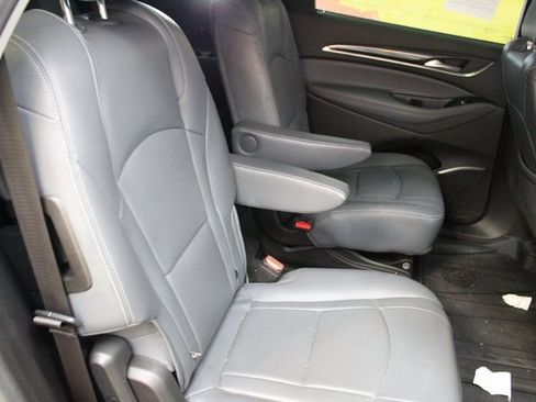 Used 2021 Buick Enclave Essence image 9