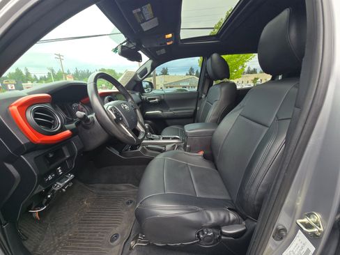 Used 2016 Toyota Tacoma TRD Sport w/ Premium & Technology Package AWD/4WD image 21