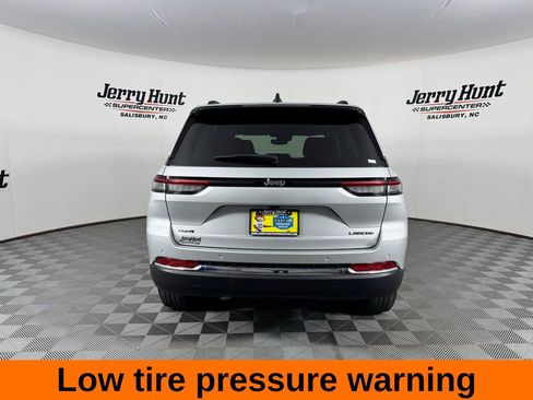 Used 2023 Jeep Grand Cherokee Laredo X AWD/4WD image 8