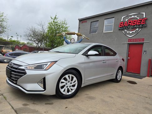Used 2020 Hyundai Elantra SE w/ Cargo Package (C1) FWD image 1