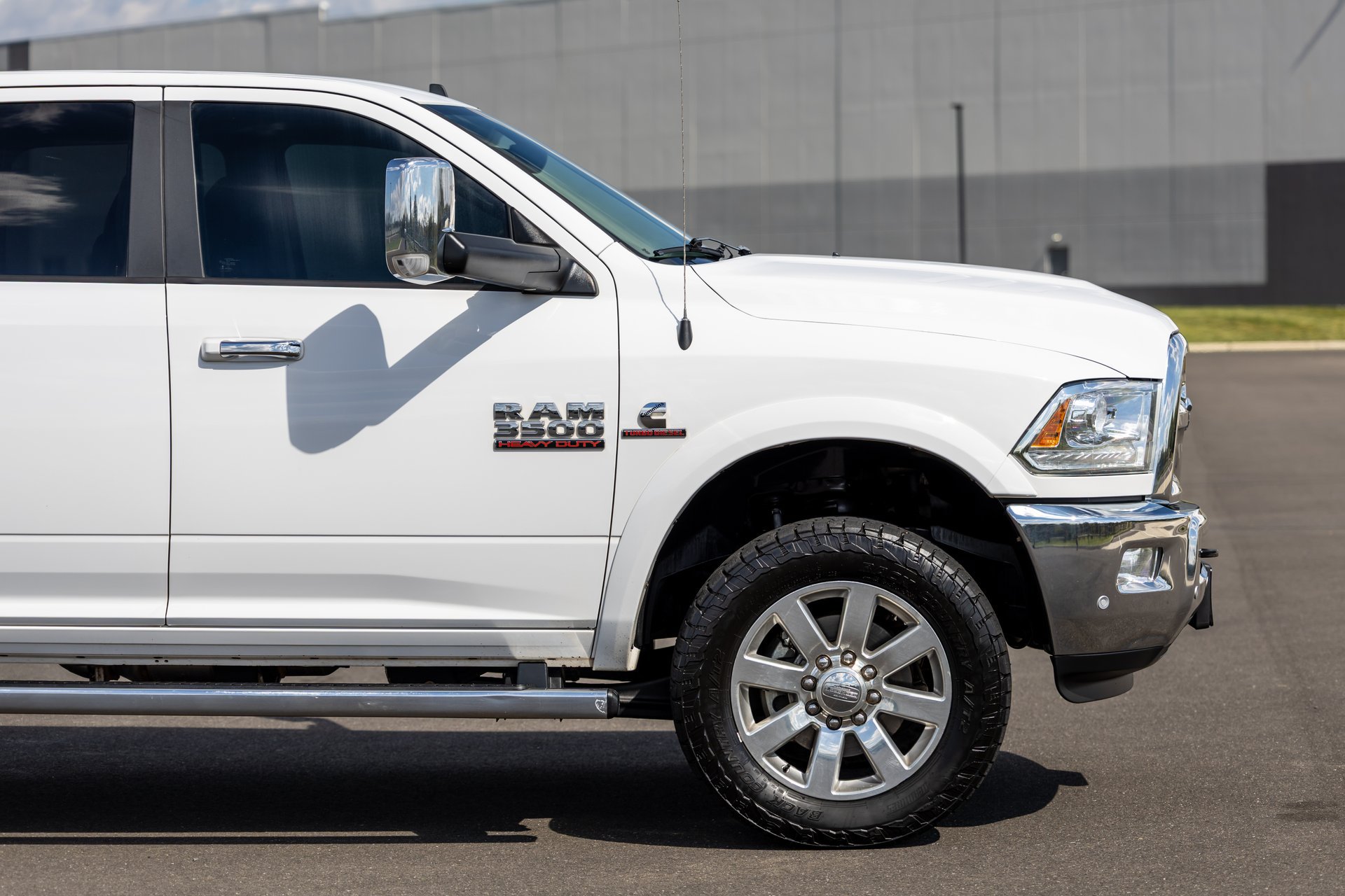 Used 2018 RAM 3500 Laramie w/ Cold Weather Group AWD/4WD image 11