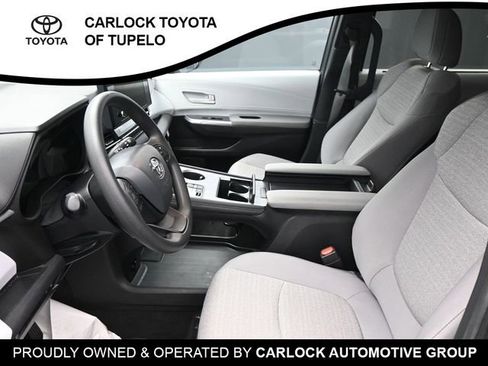 Used 2025 Toyota Sienna LE image 10