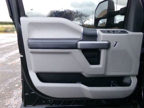 Used 2017 Ford F250 XLT w/ XLT Value Package image 10