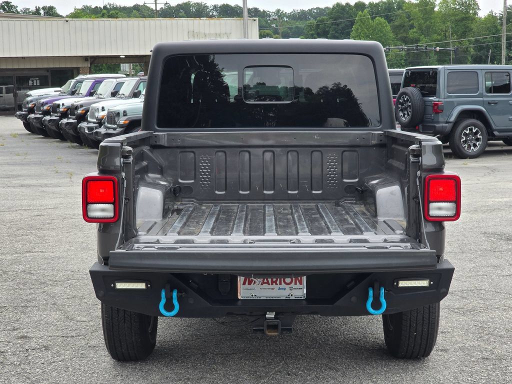 Used 2024 Jeep Gladiator Sport AWD/4WD image 11