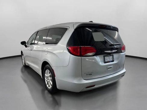 Used 2023 Chrysler Voyager LX FWD image 7