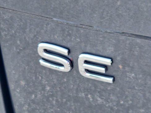 Used 2023 Volkswagen Tiguan SE w/ Panoramic Sunroof Package FWD image 31
