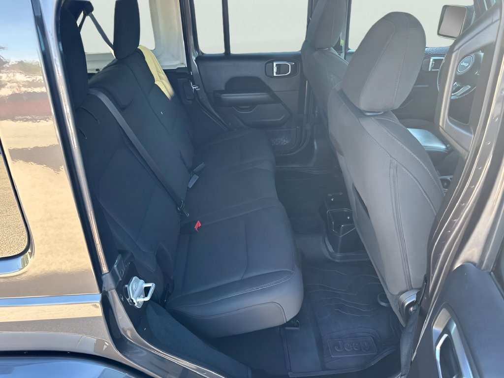 Used 2018 Jeep Wrangler Unlimited Sahara w/ Cold Weather Group AWD/4WD image 22