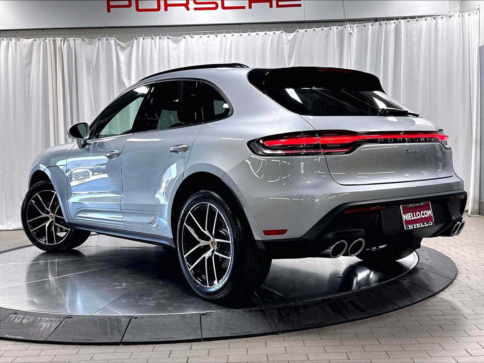 Used 2026 Porsche Macan AWD/4WD image 3