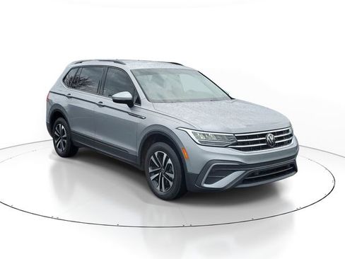 Used 2022 Volkswagen Tiguan S FWD image 2