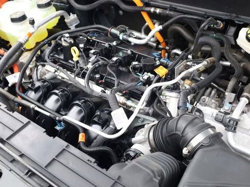 Used 2023 Ford Maverick XLT image 9