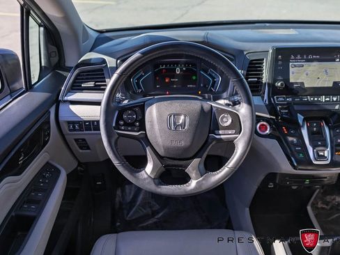 Used 2022 Honda Odyssey Touring image 2