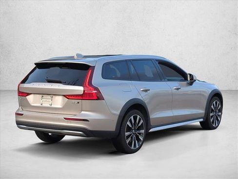 Used 2024 Volvo V60 B5 Cross Country Ultimate w/ Protection Package Premier AWD/4WD image 5