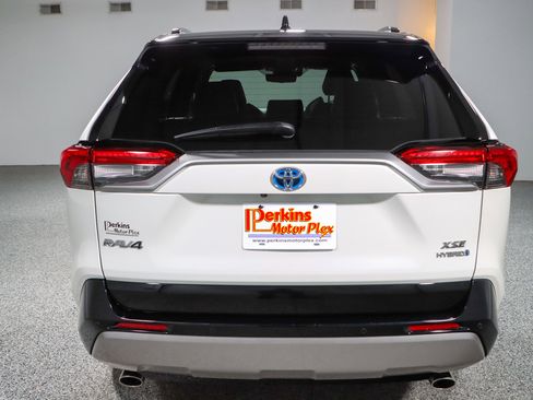 Used 2022 Toyota RAV4 XSE AWD/4WD image 8