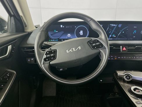 Used 2022 Kia EV6 Light image 18