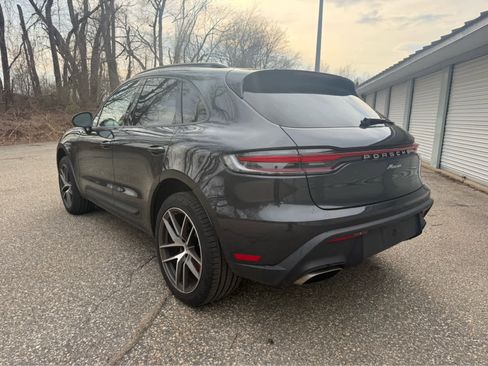 Certified 2024 Porsche Macan AWD/4WD image 5