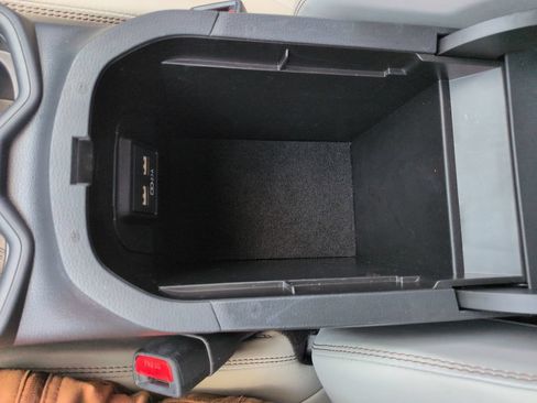 Used 2021 Toyota RAV4 XLE Premium AWD/4WD image 26