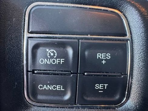 Used 2017 Dodge Journey SXT w/ Comfort/Convenience Group FWD image 6