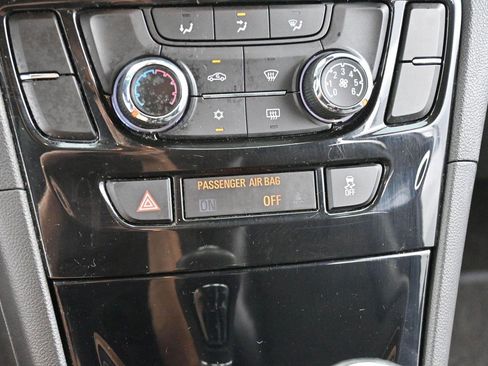 Used 2021 Buick Encore Preferred FWD image 22