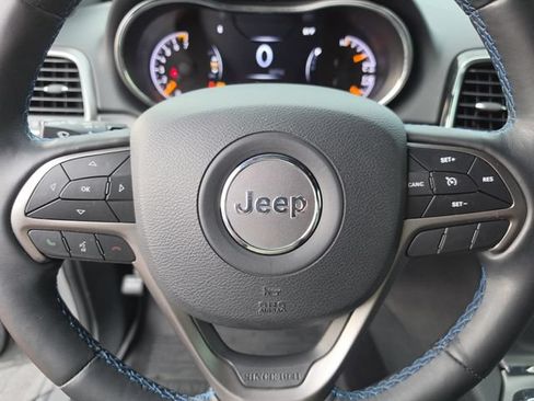 Used 2019 Jeep Grand Cherokee Laredo AWD/4WD image 43