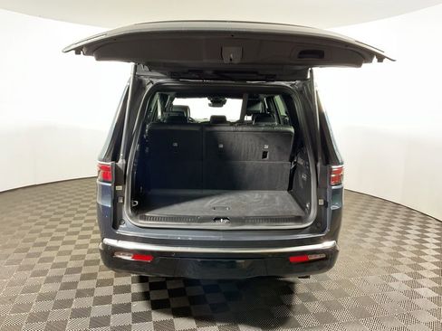 Used 2023 Jeep Wagoneer Series III w/ Preferred Equipment Group image 15