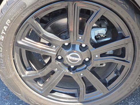 Used 2022 Nissan Kicks SR w/ Interior Electronics Package FWD image 6