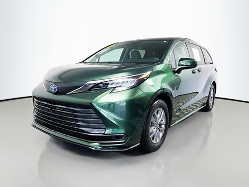 Used 2021 Toyota Sienna LE image 10