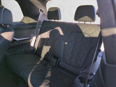 Used 2023 BMW X7 xDrive40i w/ M Sport Package AWD/4WD image 22
