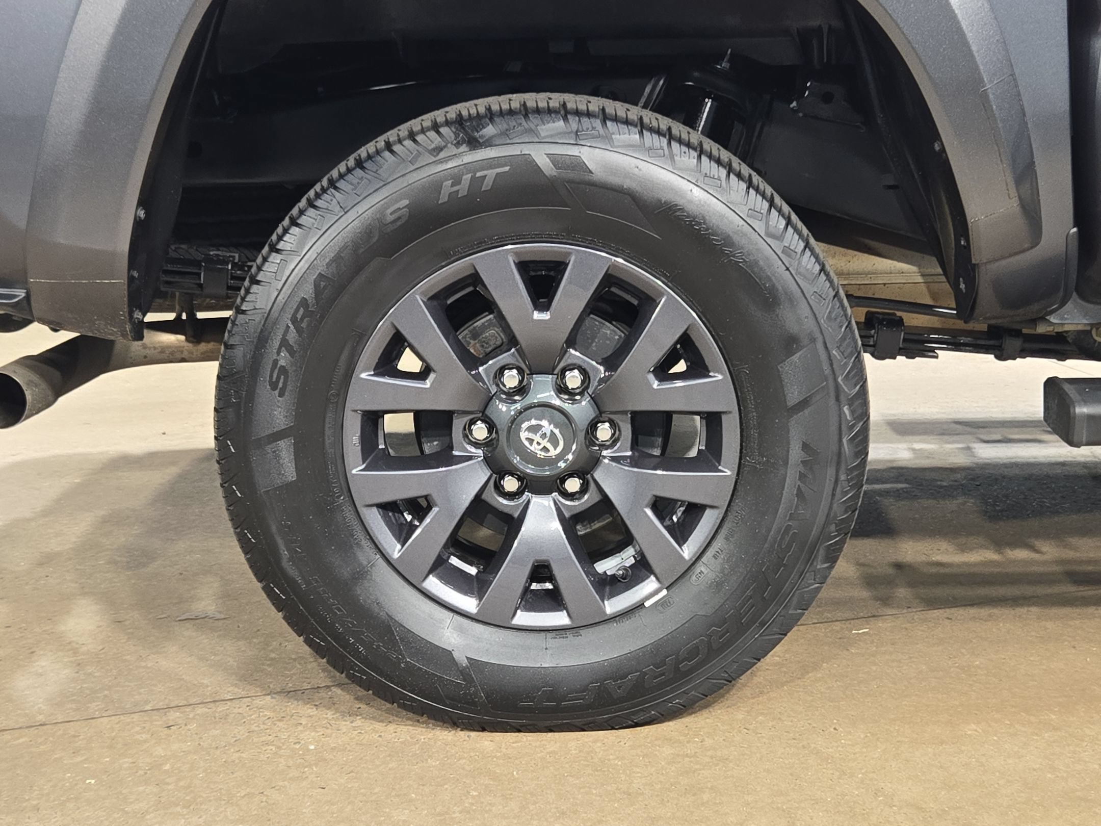 Used 2023 Toyota Tacoma SR5 RWD image 17