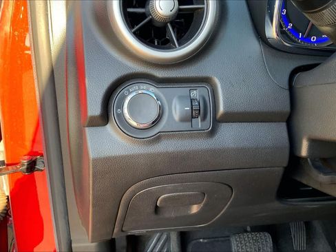 Used 2016 Chevrolet Trax LT w/ LT Sun and Sound Package FWD image 32