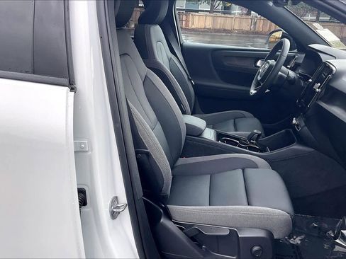 Used 2023 Volvo C40 Recharge Core w/ Climate Package image 10