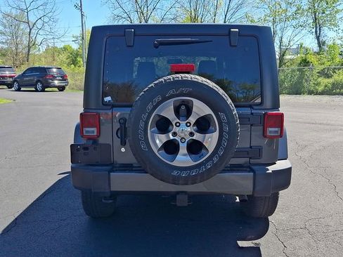 Used 2017 Jeep Wrangler Unlimited Sahara w/ Connectivity Group AWD/4WD image 11