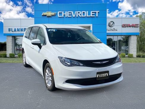 Used 2023 Chrysler Voyager LX FWD image 7