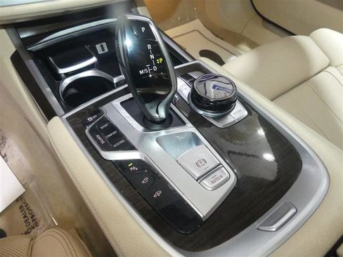 Used 2017 BMW 740i xDrive AWD/4WD image 39