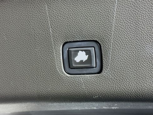 Used 2020 Chevrolet Traverse RS w/ LPO, Floor Liner Package AWD/4WD image 32