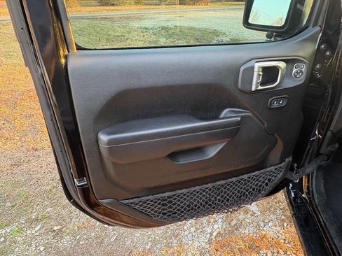 Used 2023 Jeep Gladiator Sport image 10