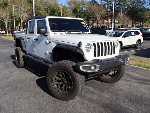 Used 2023 Jeep Gladiator Sport image 2