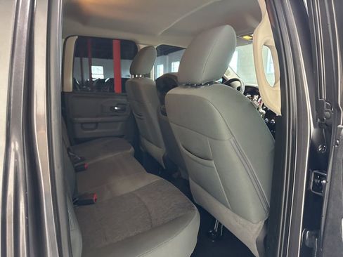 Used 2019 RAM 1500 Classic SLT AWD/4WD image 39