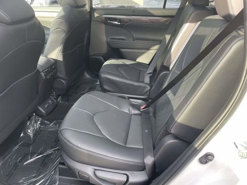 New 2025 Toyota Highlander Platinum image 21