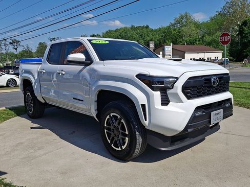 Certified 2024 Toyota Tacoma TRD Sport AWD/4WD image 3