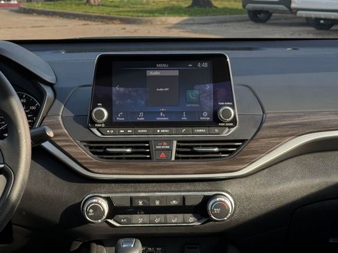 Used 2025 Nissan Altima 2.5 SV image 18