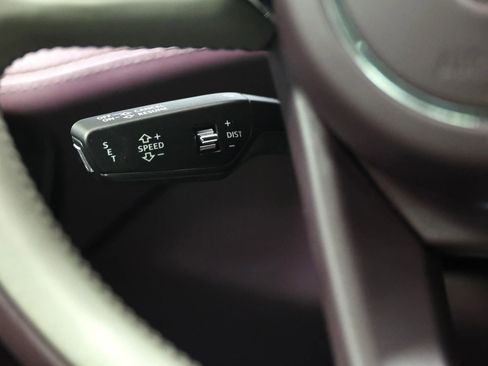 Used 2023 Bentley Bentayga Extended Wheelbase image 28