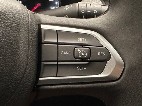 Used 2023 Jeep Compass Latitude AWD/4WD image 12