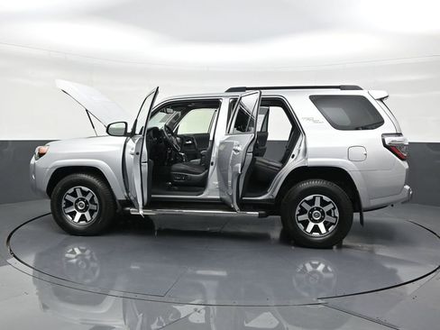 Used 2020 Toyota 4Runner TRD Off-Road Premium w/ Moonroof Package AWD/4WD image 31