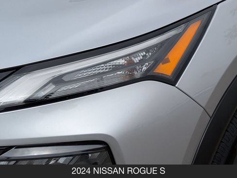 Used 2024 Nissan Rogue S FWD image 10